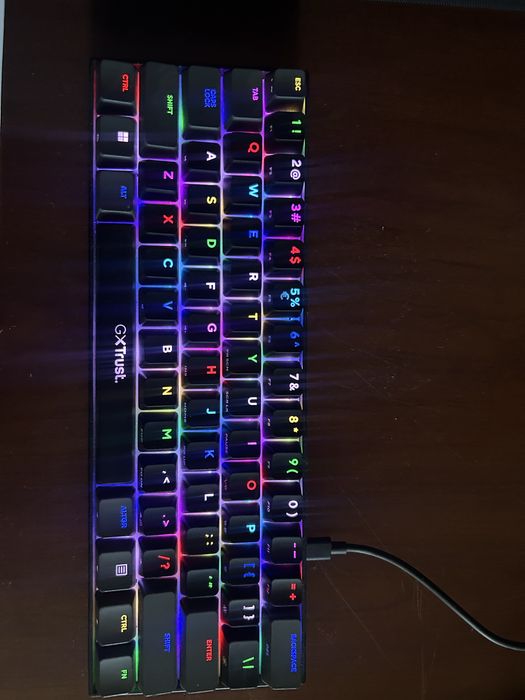 Mouse- cu lumini, mousepad, tastatura-cu lumini