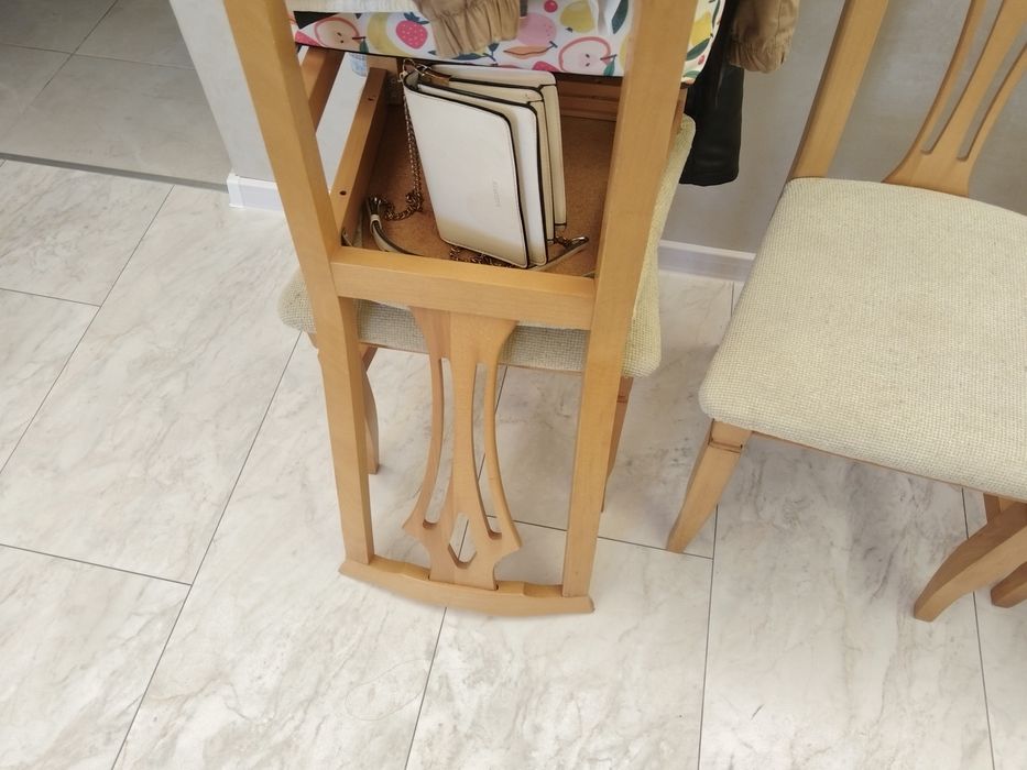 Стъклена маса  с 4 стола