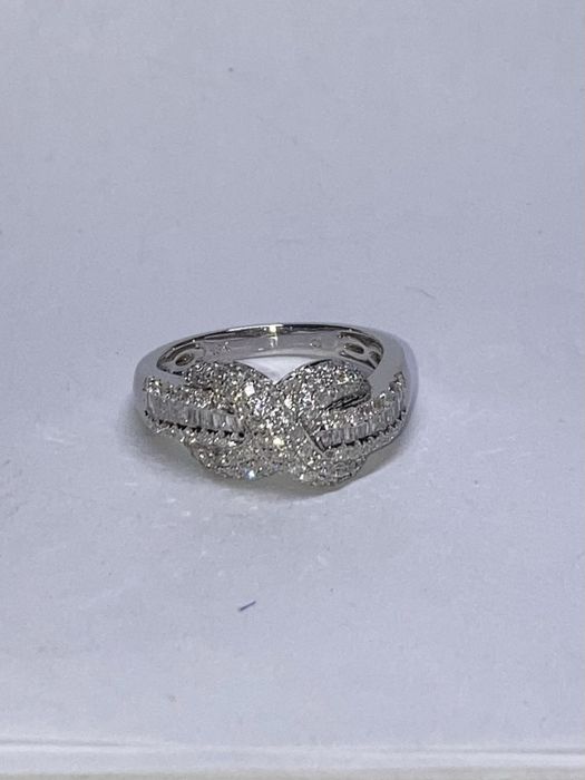 Inel aur alb 18kt.cu diamante 0.80ct