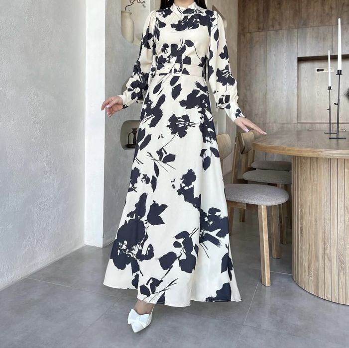 Платья синего оттенка, с белым принтом