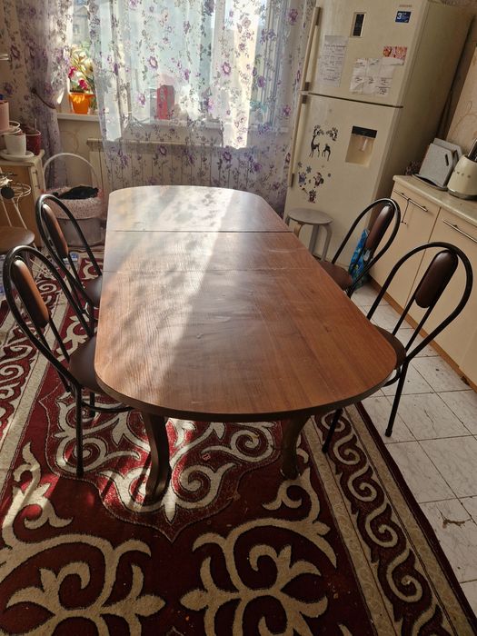 Продам кухонный стол