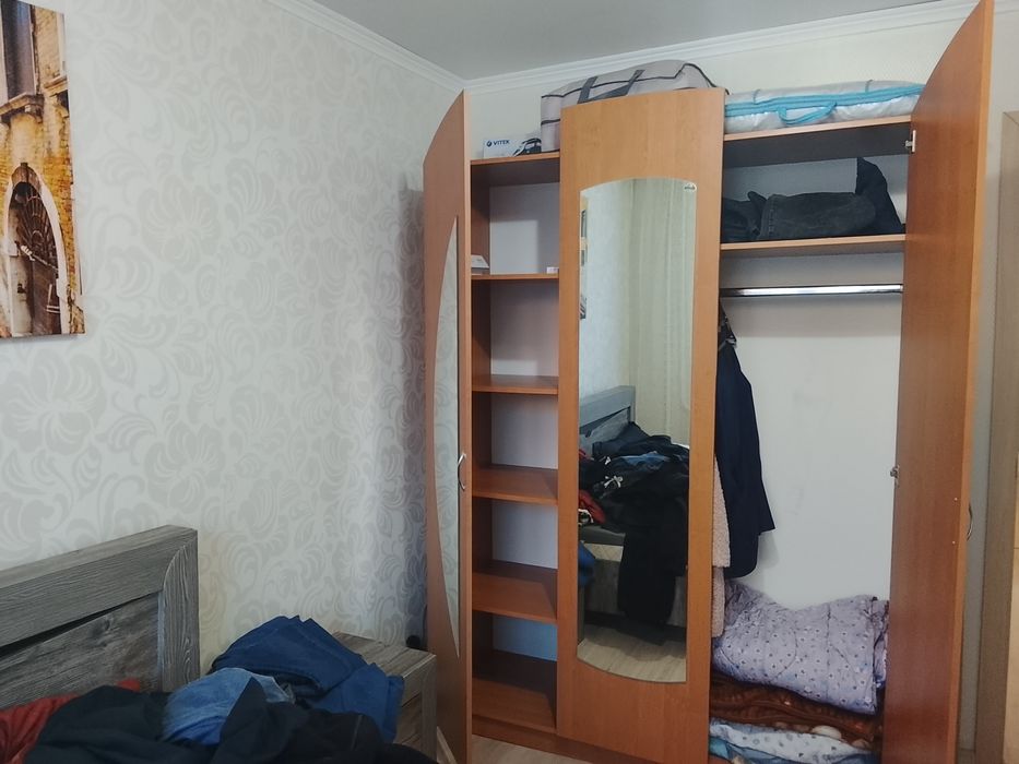 Продам шкаф спальный