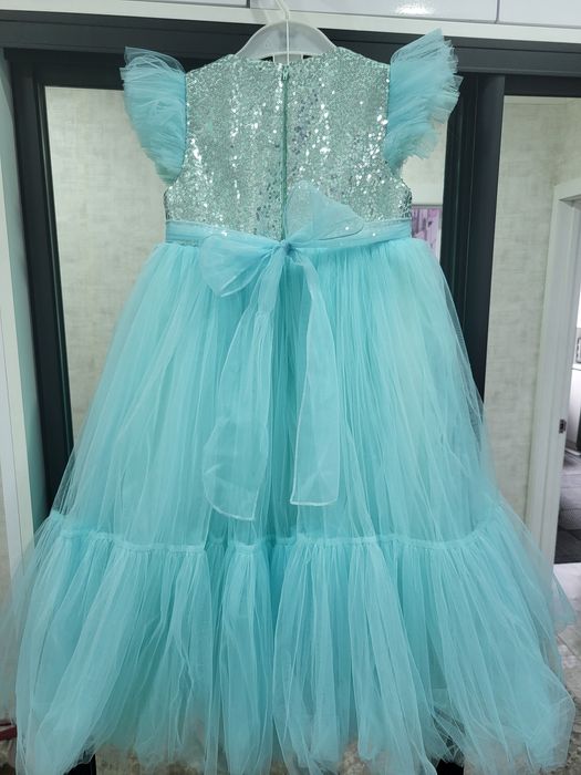 Продам платье для девочки 122-128 см