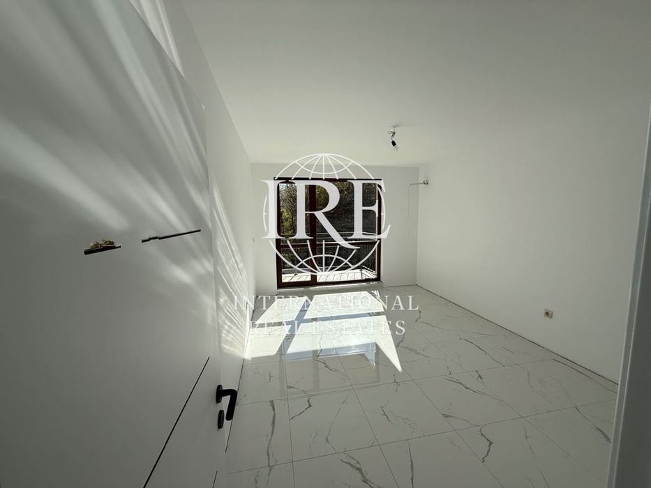 Продава се Двустаен апартамент в к.к. Св.Св. Константин и Елена - 70 кв.м за 1472 €/кв.м - Снимка #2