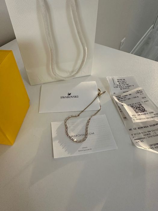 SWAROWSKI  чисто нова гривна