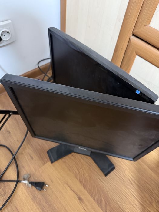 Старый монитор. Dell, samsung