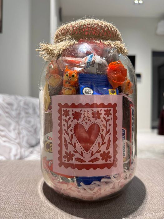 Оригинальный подарок - банка со сладостями