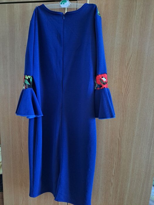 Rochie albastra, detalii flori