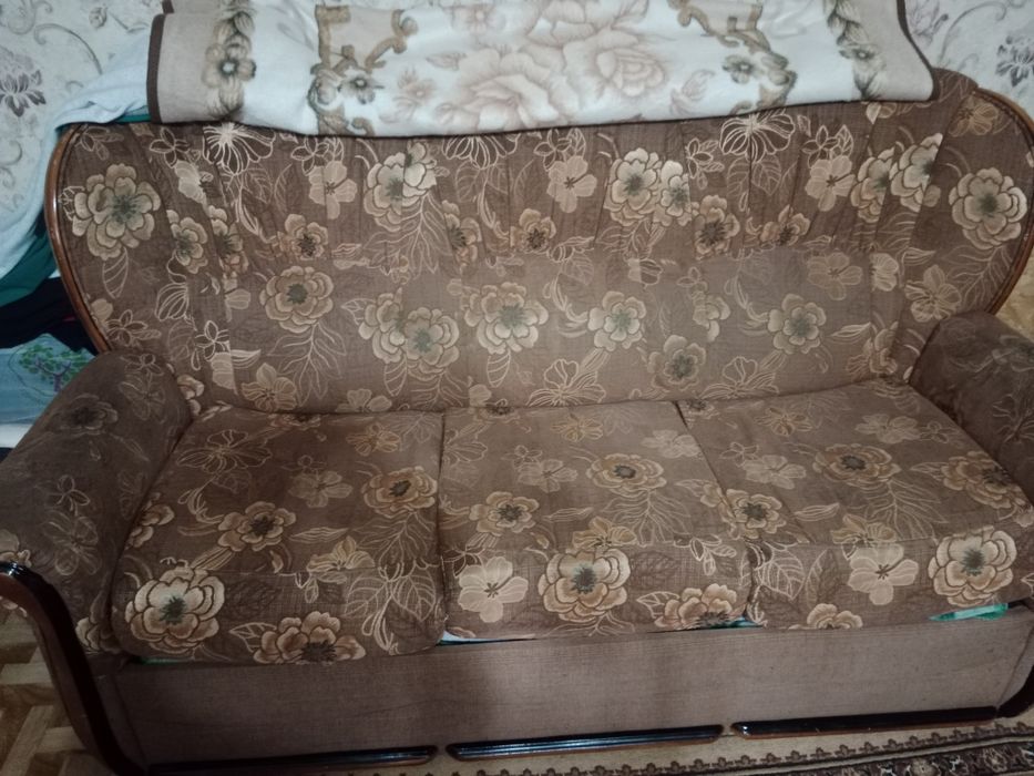 Отдам 2 дивана совершенно бесплатно