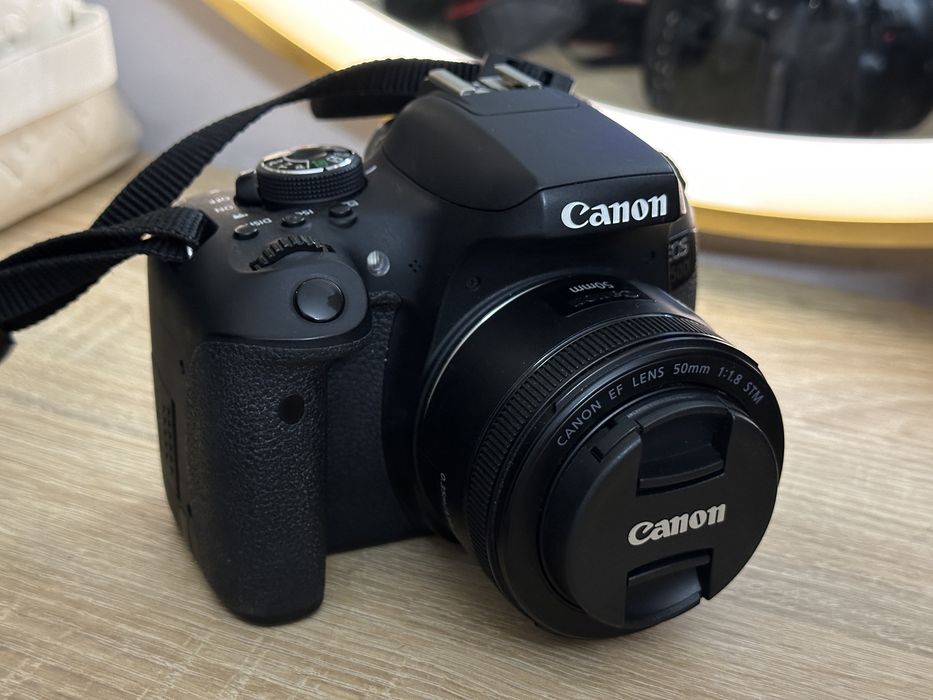 Canon EOS 750D кит + портретник