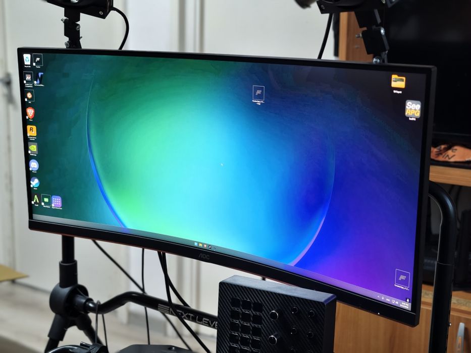 Scaune Next Level Racing cu Suport monitor si un monitor