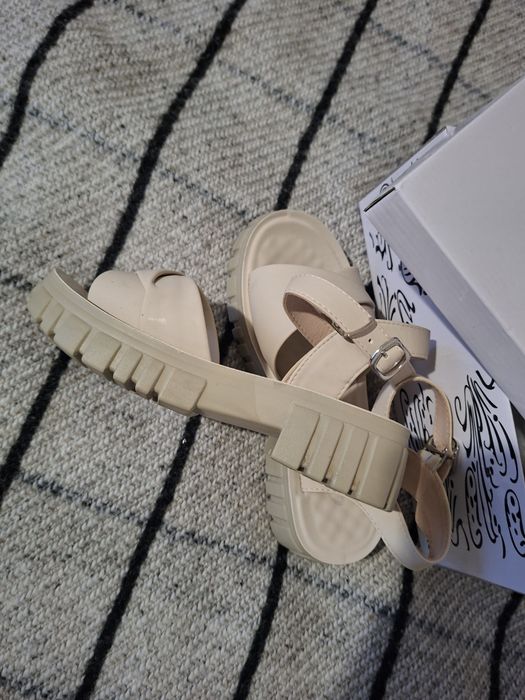 Сандали, удобни и леки, нови! 37 н.