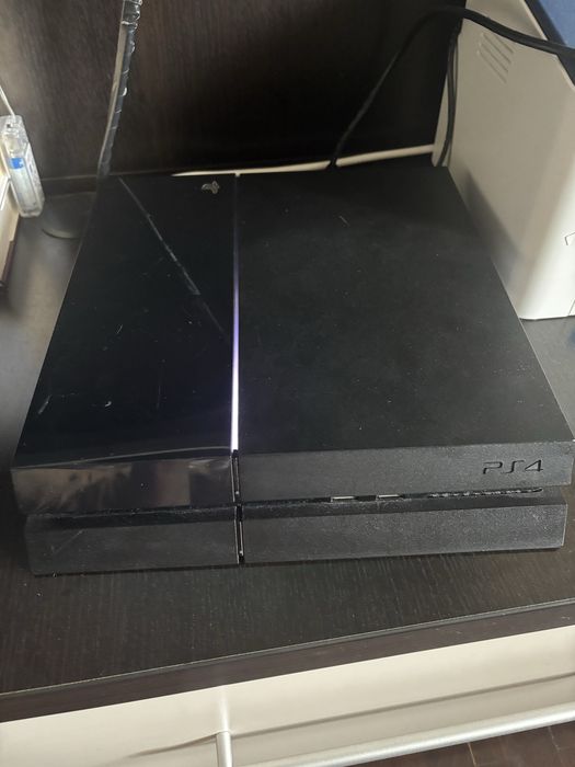 vand PS4 stare foarte buna