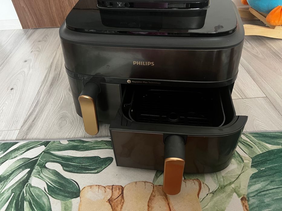 Airfryer Philips Seria 5000 cu aer cald si abur