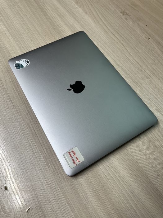 MacBook Pro 13” 2020 Intel i5 (8/256)