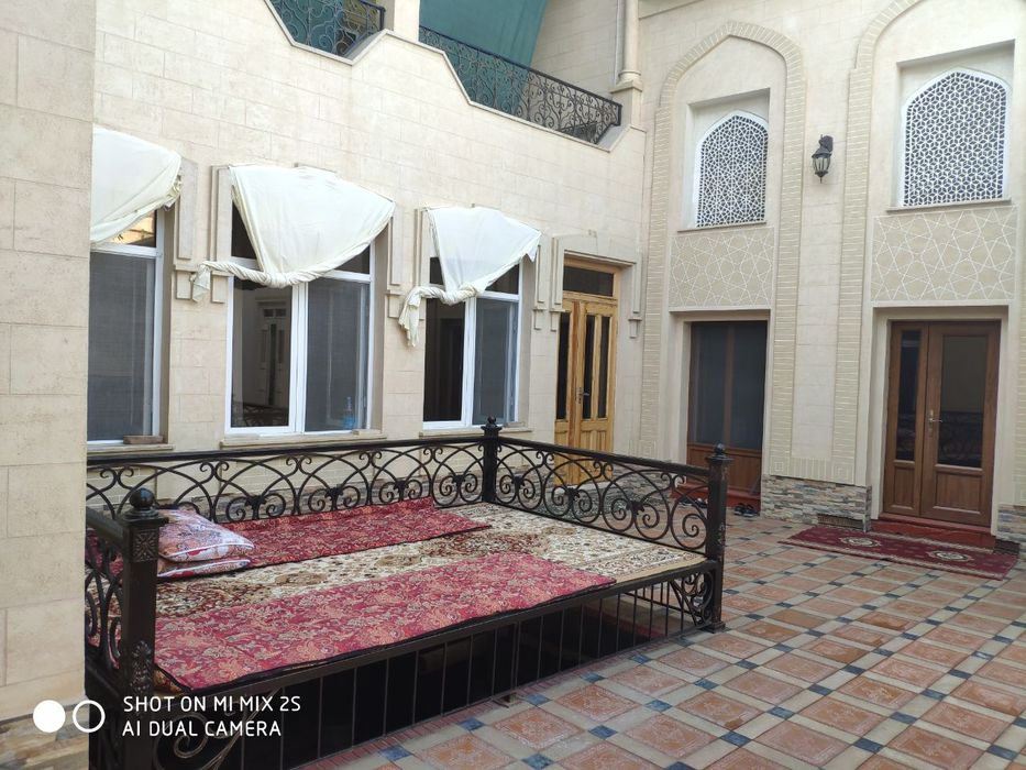 Дом в старом городе Бухары можно под гостиницу,