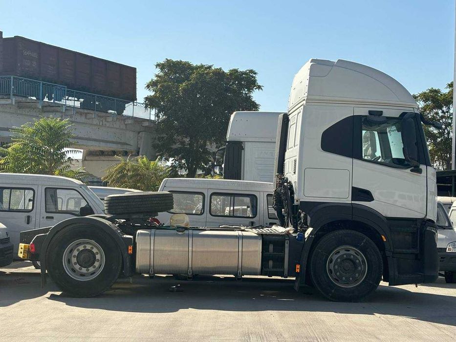 Тягач Iveco S-WAY