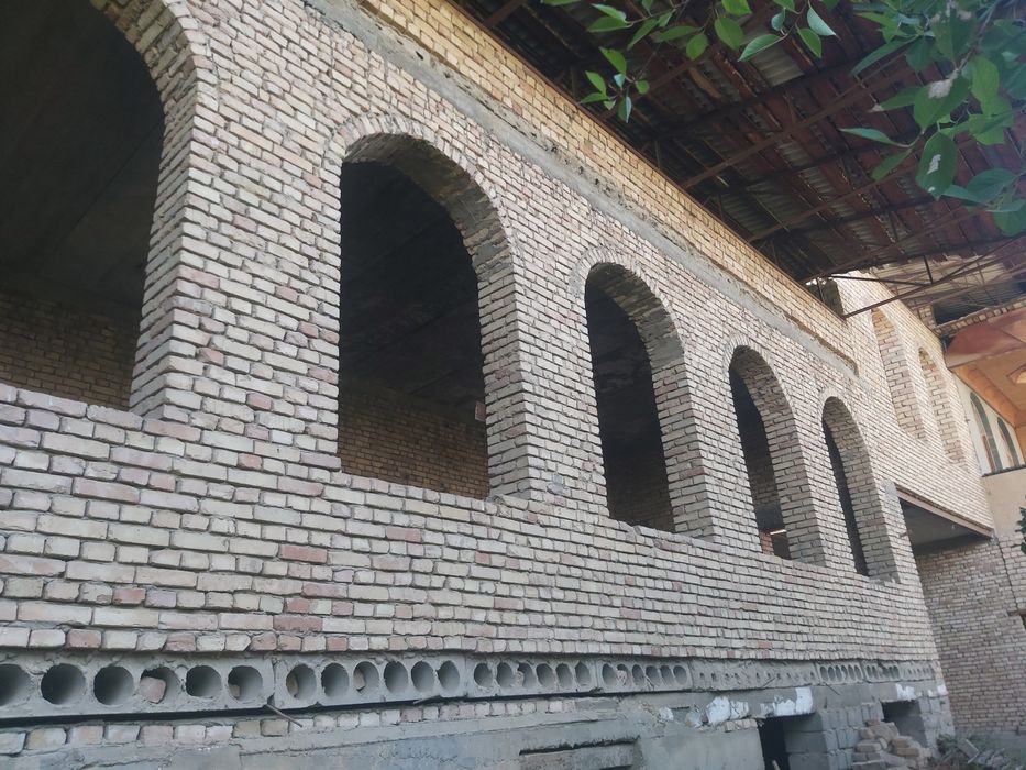 Назарбек марказида уй сотилади