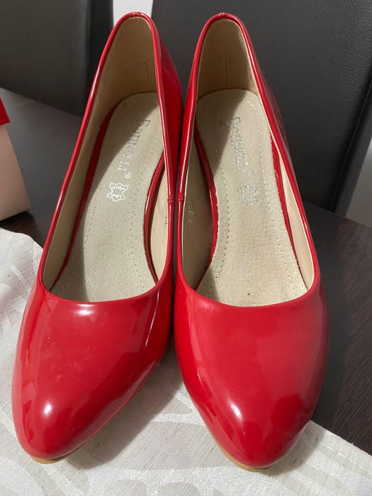 Incaltaminte purtată o singură dată