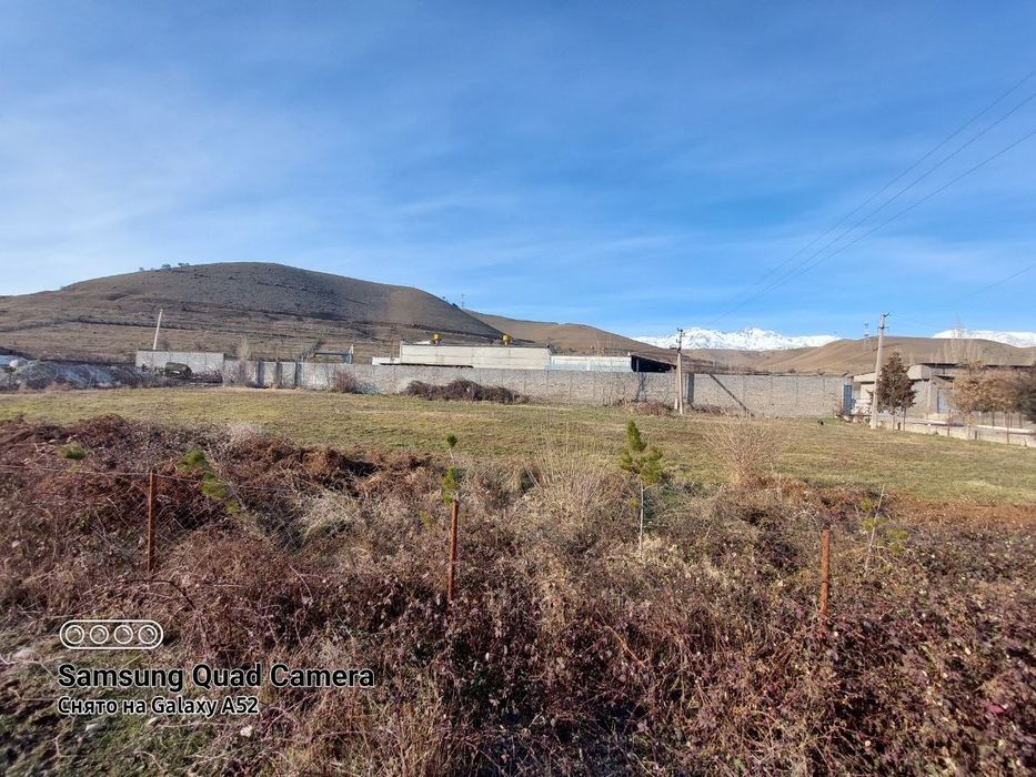 Бостонлик туман кизил сув кишлогида тог ён багрида жойлашган ер