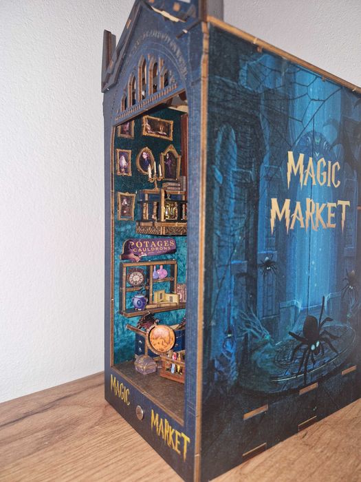 Book Nook Magic Market cu LED – Dioramă miniaturală realizată manual