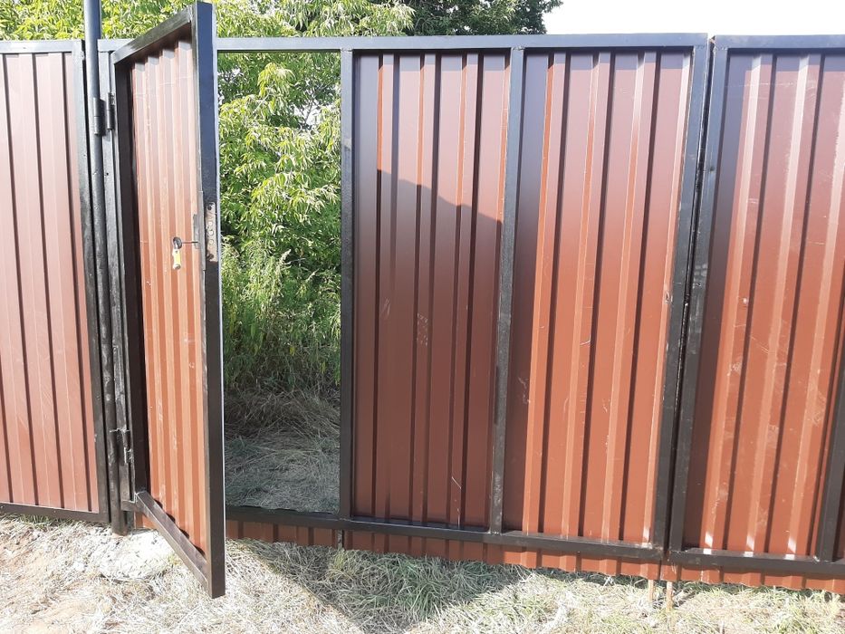 Продам забор из проф листа длина 20 м