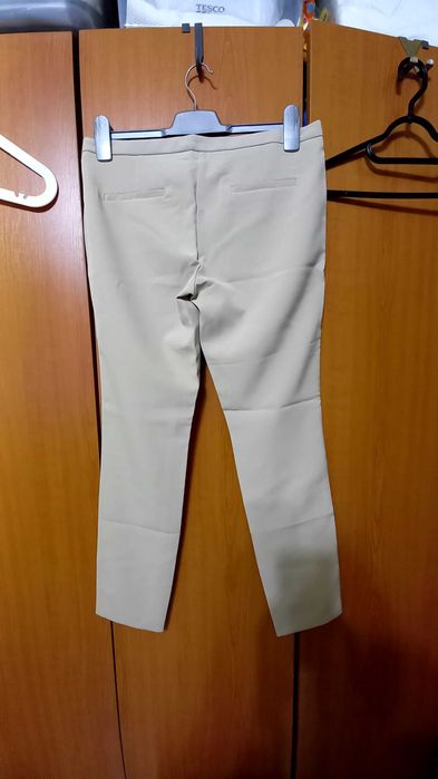 Pantaloni moderni de dama ,crem ,conici , mas. M 38-40