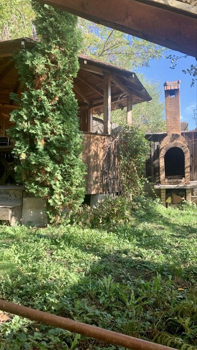 Închiriez apartament în casă – zona Schei, aproape de Piața Unirii