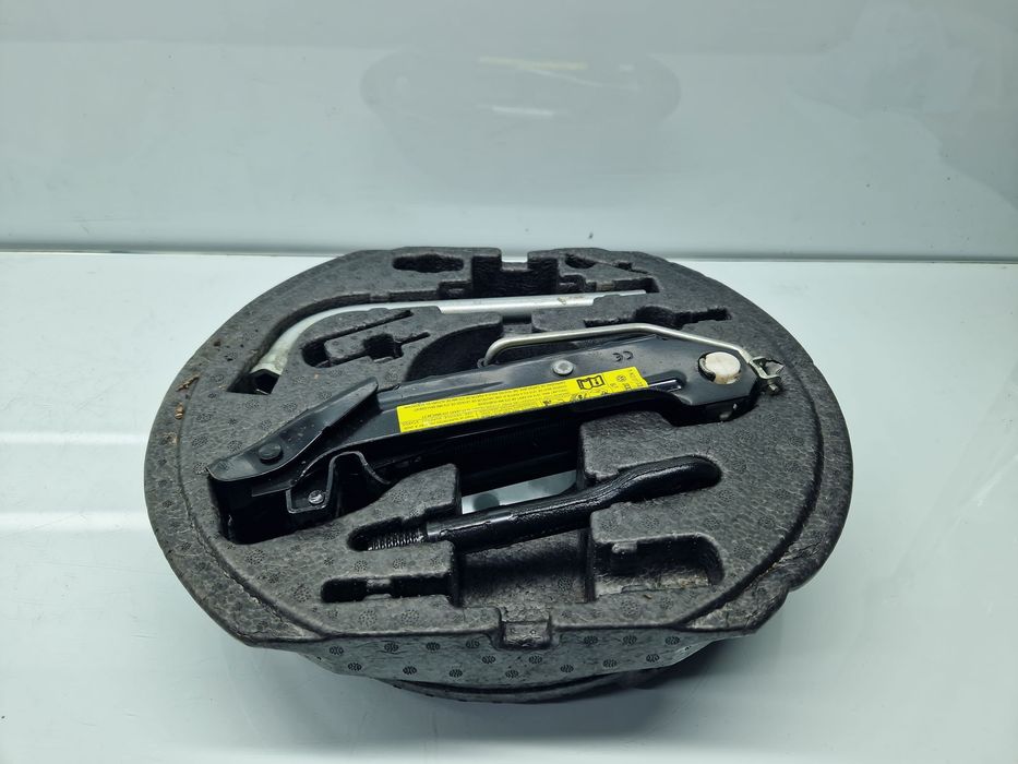 Set cric si cheie Volkswagen Golf 6 (5K1) [Fabr 2009-2013] OEM