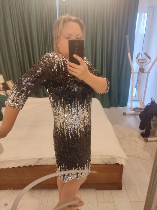 Rochie din paiete negre