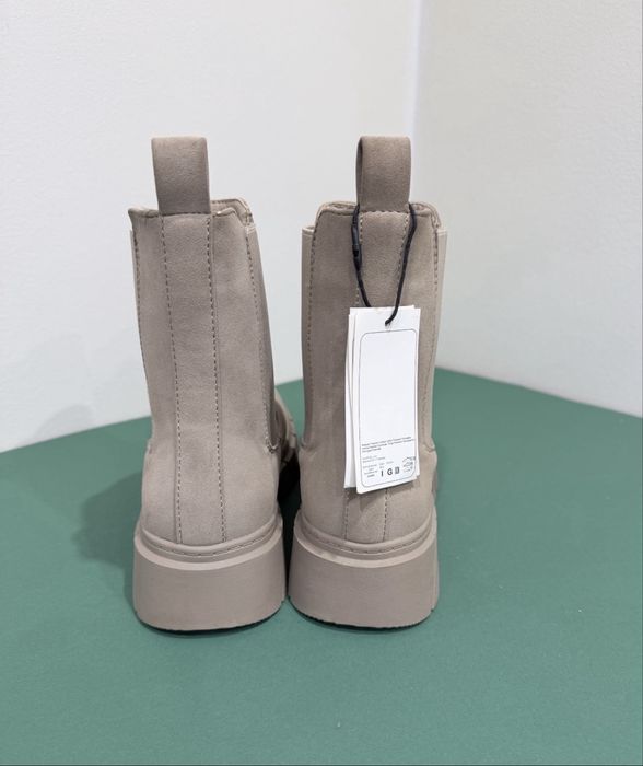 Велурени боти с ниска подметка