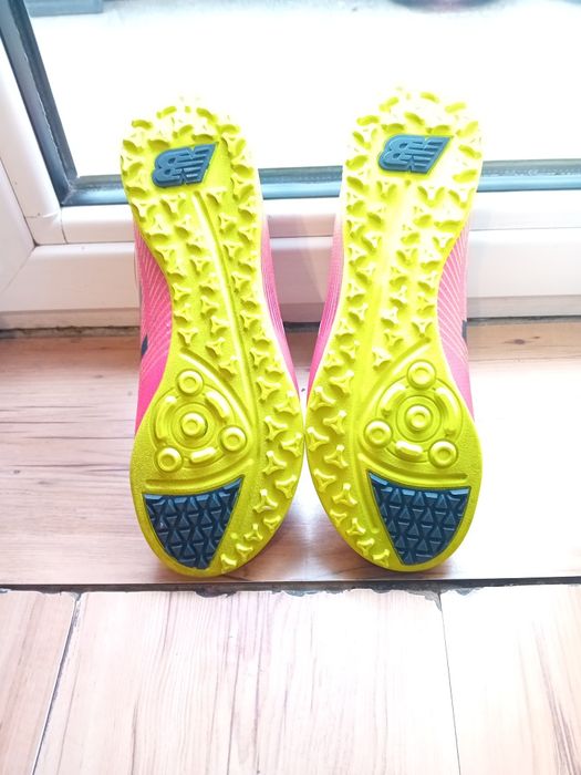 New Balance Футболни обувки