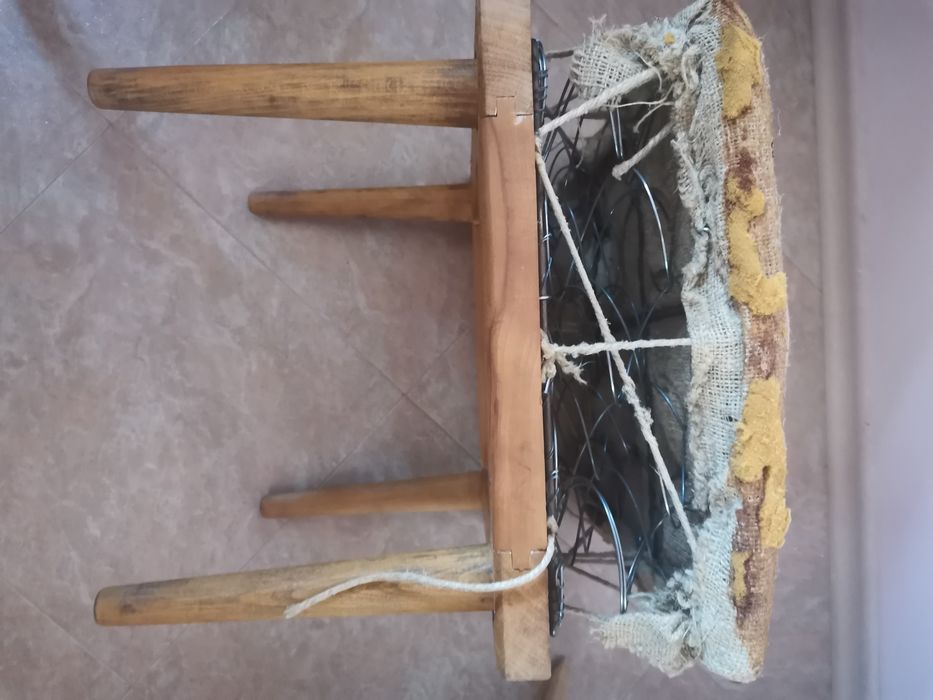 Комплект ретро фотьойл и табуретка подготвени за претапициране