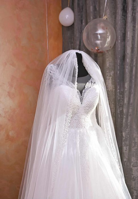 Rochie de mireasa/ Costum de ginere