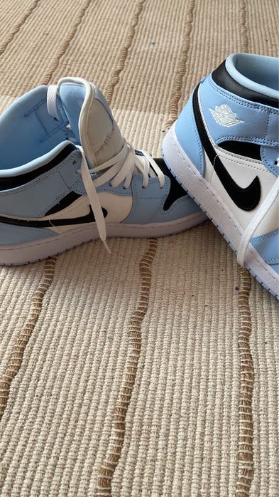 Adidași Jordan 1 mid ice blue