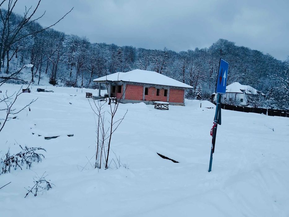 Casa la rosu in Rasnov. Brasov.