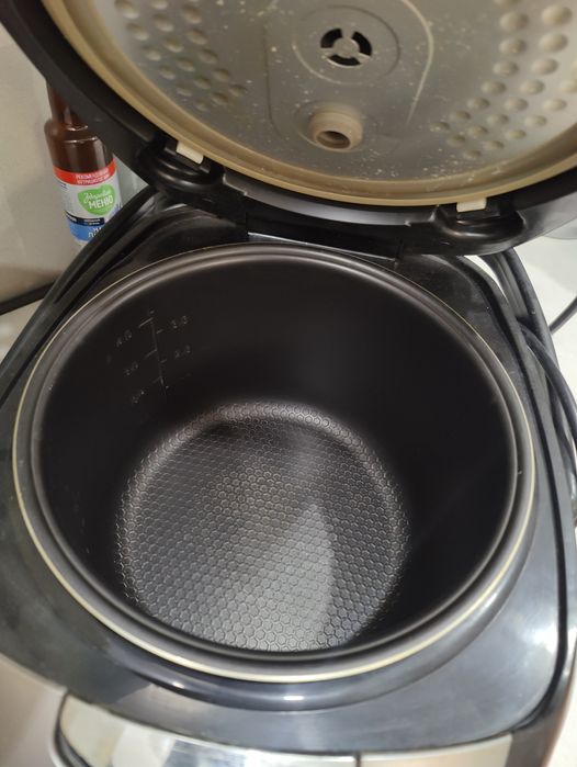 Продам мультиварку Redmond,