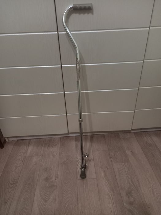 Продам  трость для поддержания при ходьбе