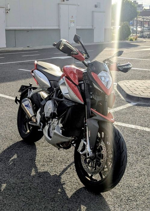 Vand/ schimb (cu scuter)  Mv Agusta Rivale 800