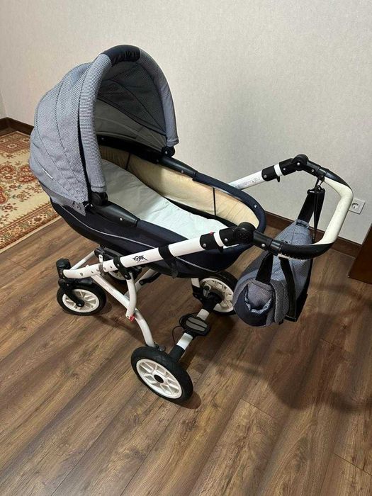 Продам коляску Adamex