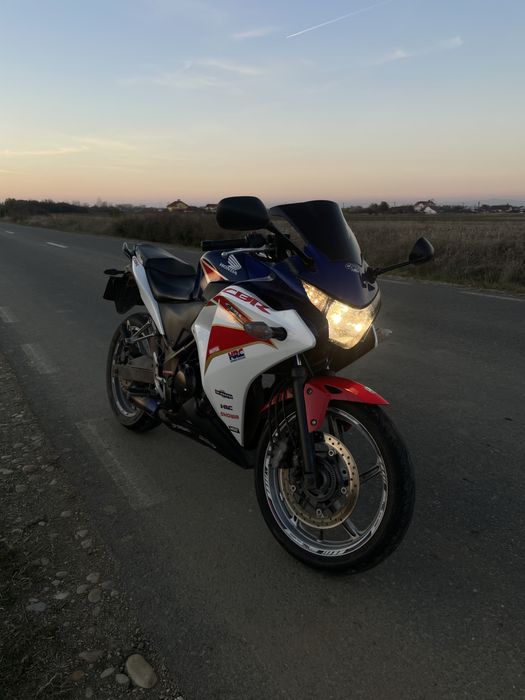 Vand sau schimb Honda cbr 250