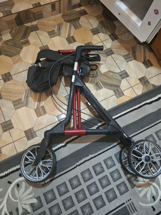 Cadru de mers cu rotile(rollator)