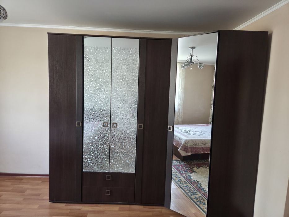Продам  кровать и шкаф.