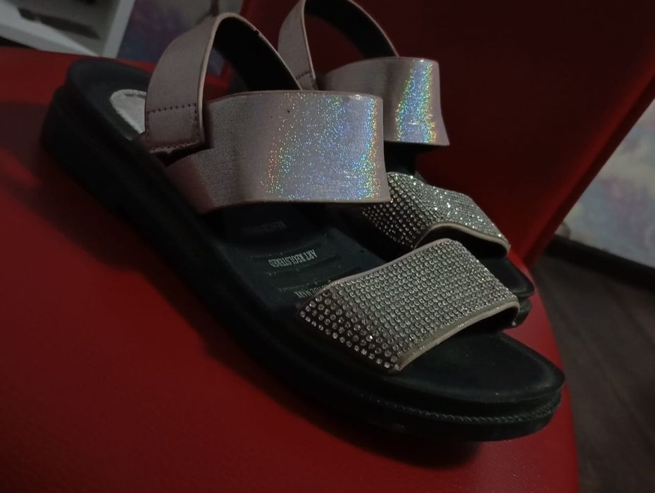 Продам обувь в отличном состояние