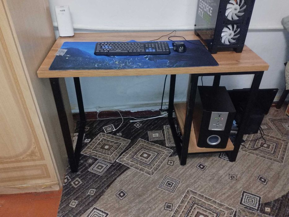 Компьютерный стол