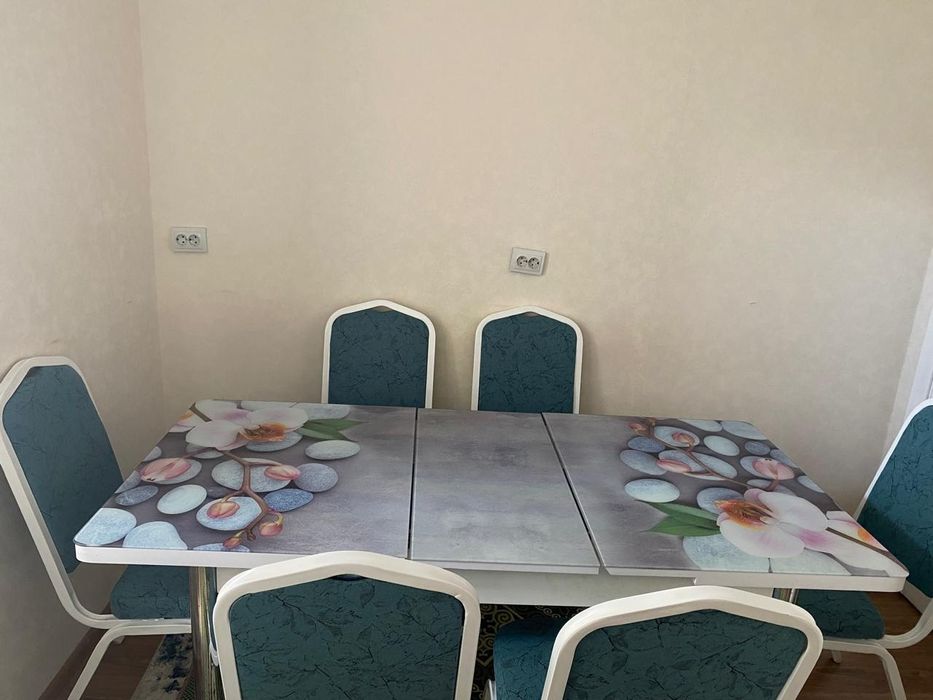 Стол и стулья для кухни