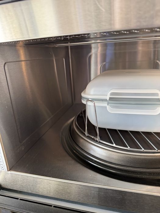 Продавам  микровълнова фурна за вграждане Whirlpool