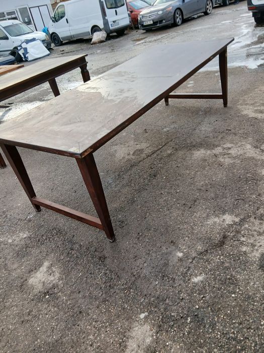 Vând masa din lemn masiv