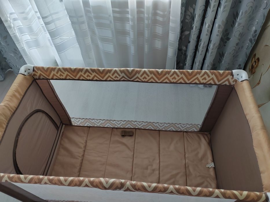 Нежно коричневый манеж