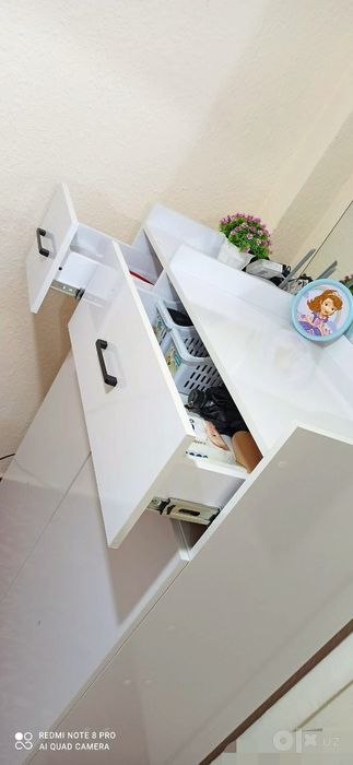 Prihojka shkafi oyoq kiyimlar uchun
